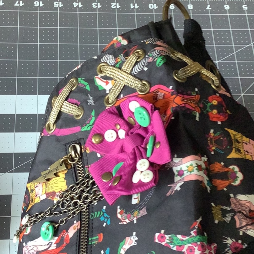 EUC Betsey Johnson Betseyville over the shoulder tote - Picture 7 of 12